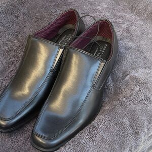 Perry Ellis Black Leather Slip-On Loafers